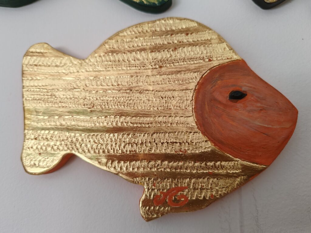 Poisson à la feuille d'or sur bois medium de 5 mm d'épaisseur et fond orange nacré