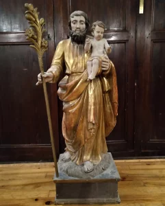 Statue de saint Joseph en bois doré avant restauration ; église de Sault