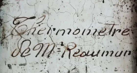 Baromètre en bois doré de 1789, portant l'inscription "OPT du roy à Versailles 1778"